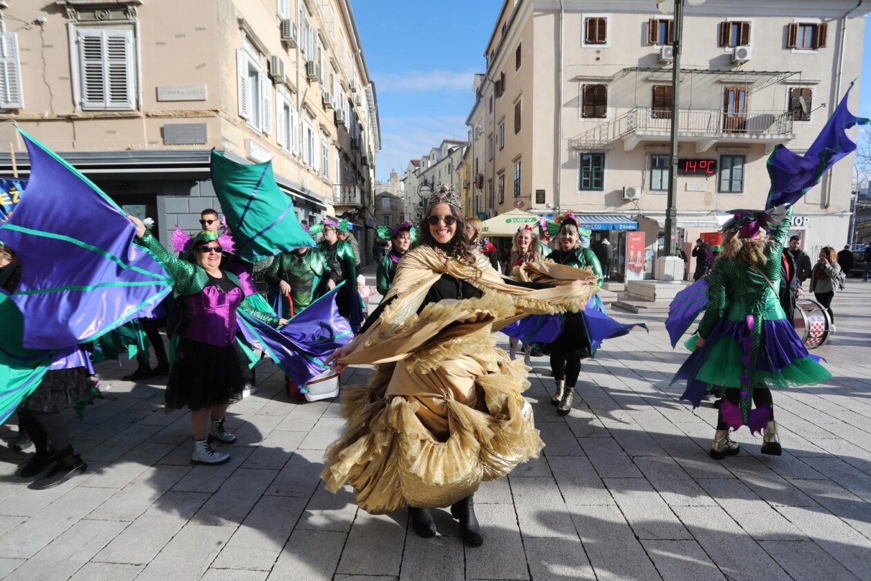 Rijeka: Parada karnevalskih zastava i predaja gradskog ključa maškarama Rijeka: Parada karnevalskih zastava i predaja gradskog ključa maškarama