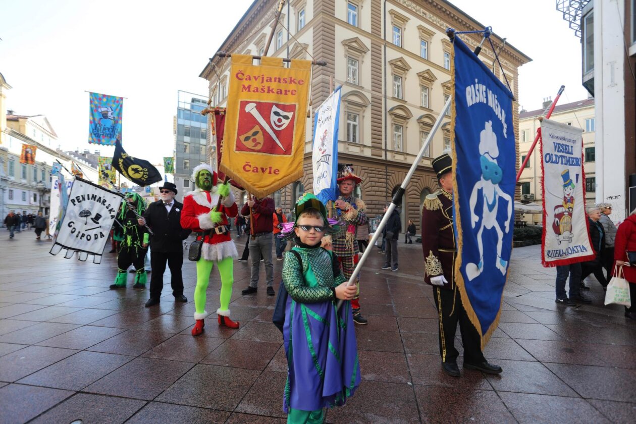 Rijeka: Parada karnevalskih zastava i predaja gradskog ključa maškarama Rijeka: Parada karnevalskih zastava i predaja gradskog ključa maškarama