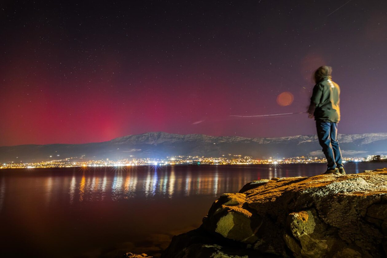 Pogled na auroru borealis iz lučice Spinut Pogled na auroru borealis iz lučice Spinut