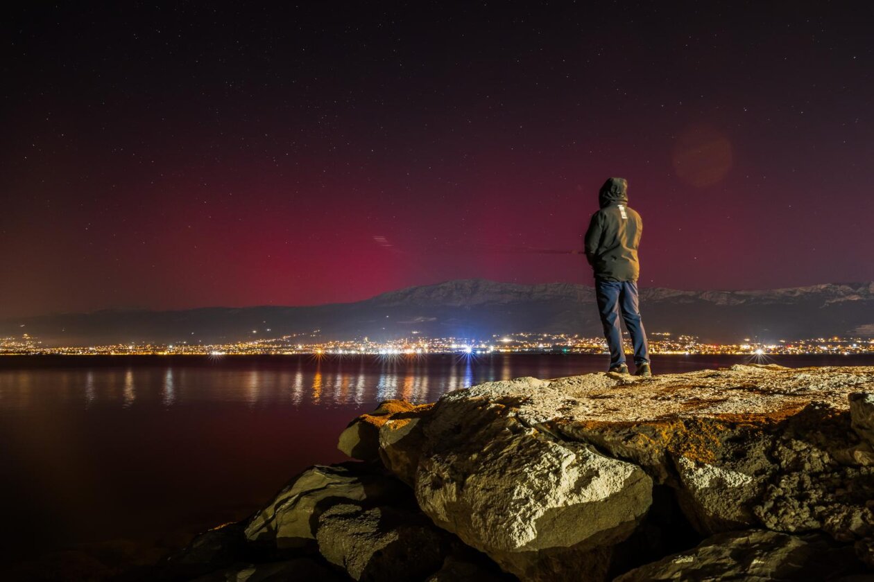 Pogled na auroru borealis iz lučice Spinut Pogled na auroru borealis iz lučice Spinut