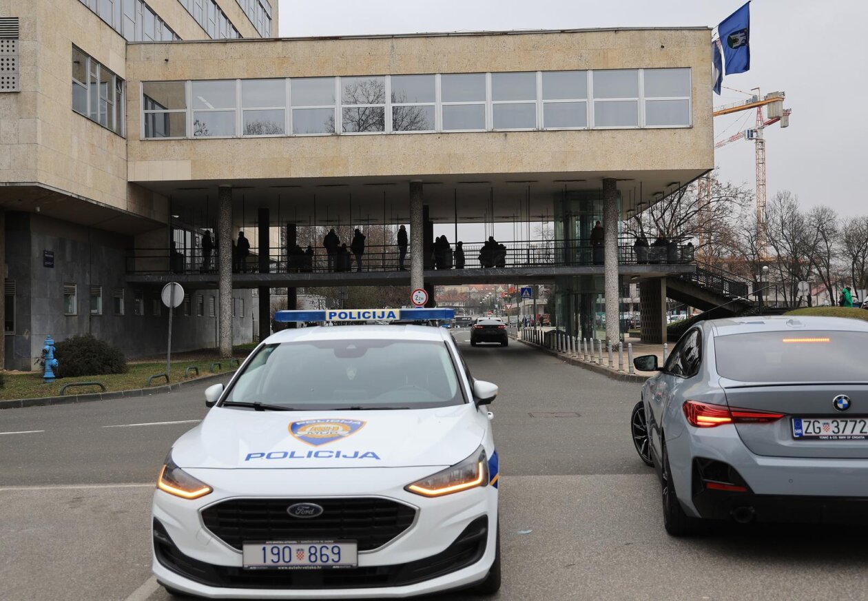 Zagreb: Evakuacija Gradskog poglavarstva zbog dojave o eksplozivnoj napravi Zagreb: Evakuacija Gradskog poglavarstva zbog dojave o eksplozivnoj napravi