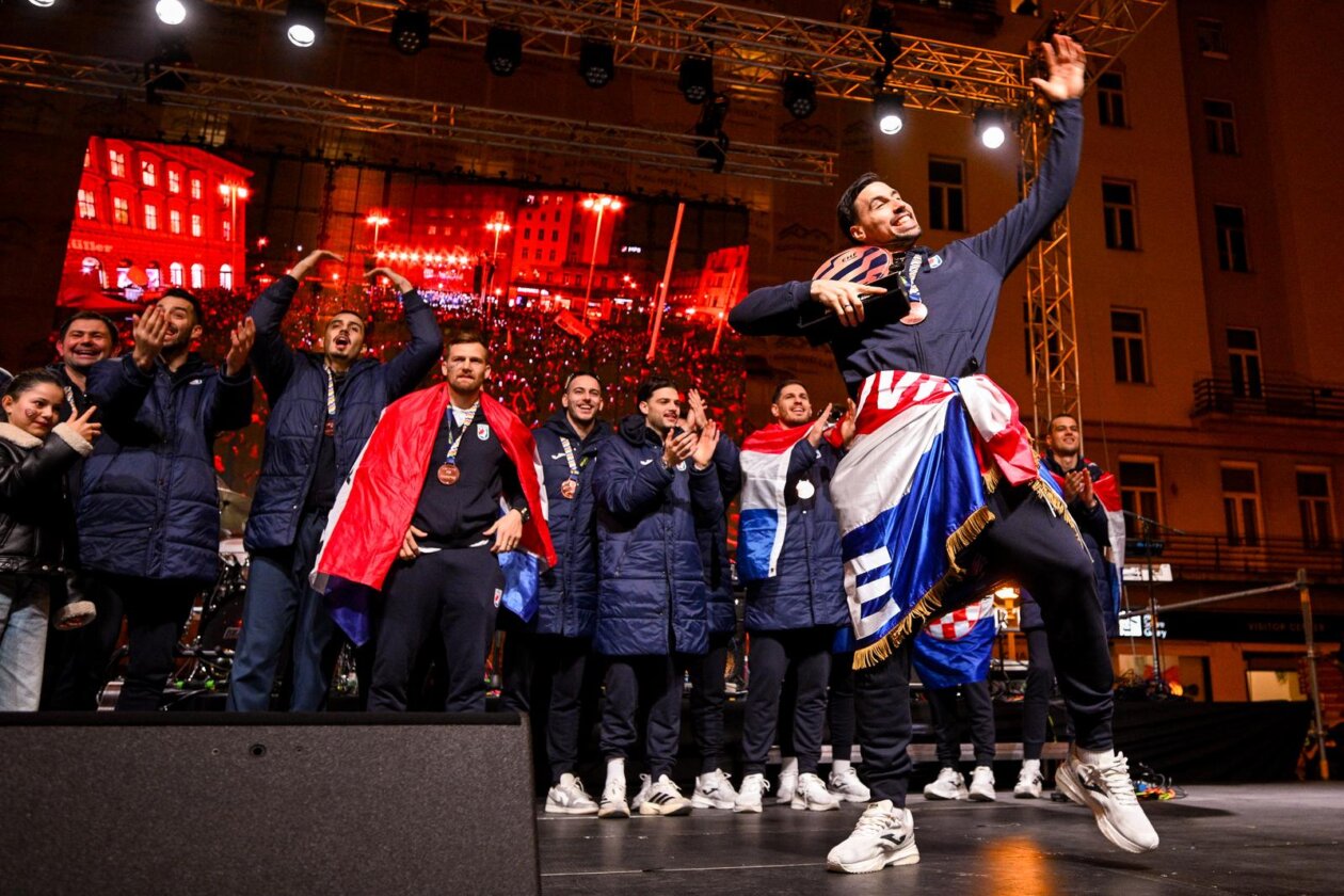 Zagreb: Svečani doček rukometnih reprezentativaca nakon osvojene bronce na Europskom prvenstvu Zagreb: Svečani doček rukometnih reprezentativaca nakon osvojene bronce na Europskom prvenstvu