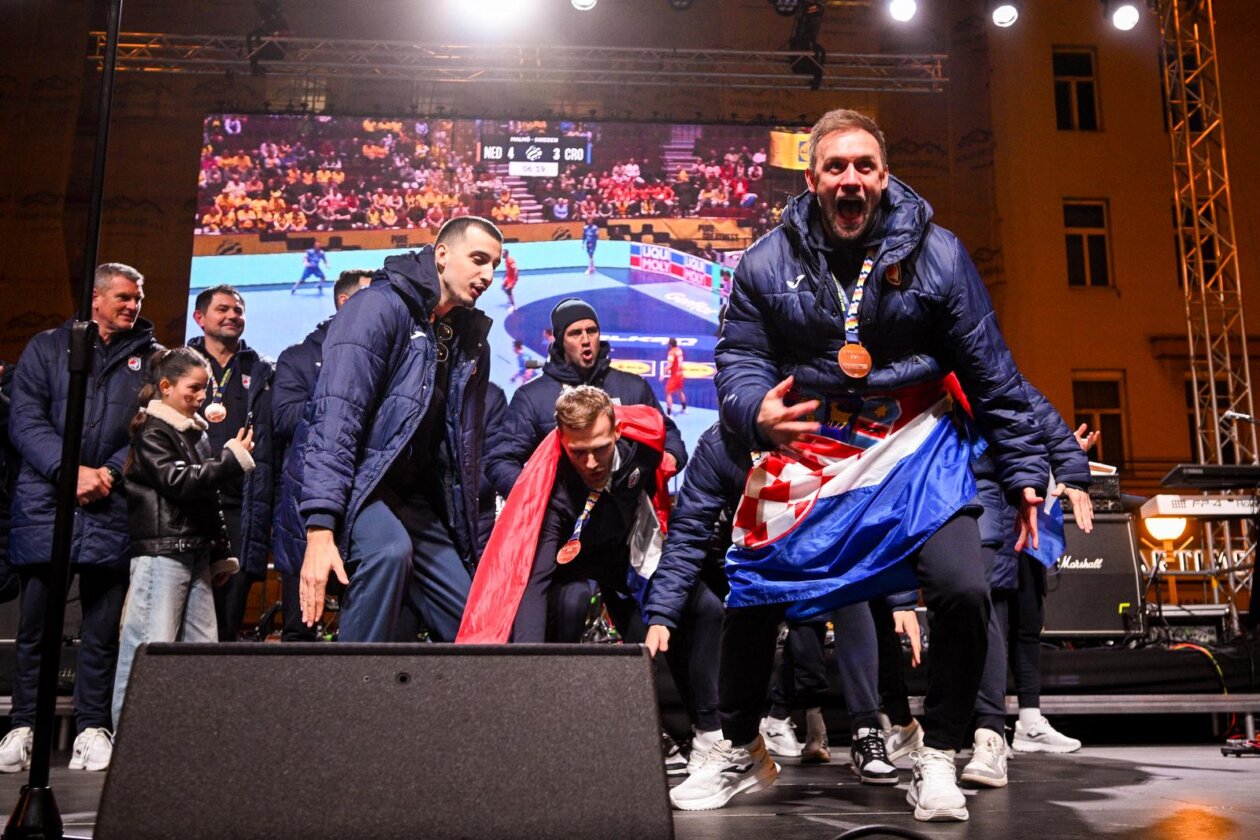 Zagreb: Svečani doček rukometnih reprezentativaca nakon osvojene bronce na Europskom prvenstvu Zagreb: Svečani doček rukometnih reprezentativaca nakon osvojene bronce na Europskom prvenstvu