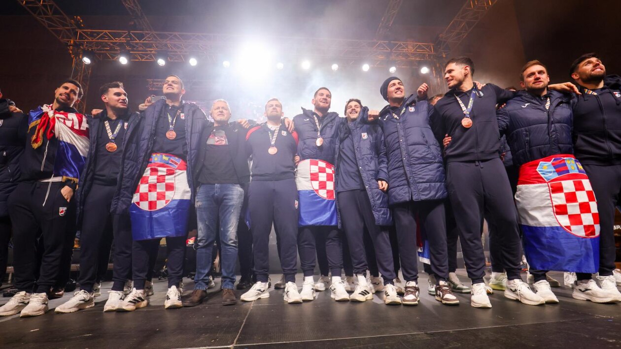 Zagreb: Svečani doček rukometnih reprezentativaca nakon osvojene bronce na Europskom prvenstvu Zagreb: Svečani doček rukometnih reprezentativaca nakon osvojene bronce na Europskom prvenstvu
