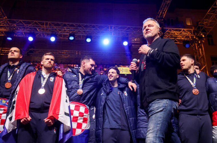 Zagreb: Svečani doček rukometnih reprezentativaca nakon osvojene bronce na Europskom prvenstvu Zagreb: Svečani doček rukometnih reprezentativaca nakon osvojene bronce na Europskom prvenstvu