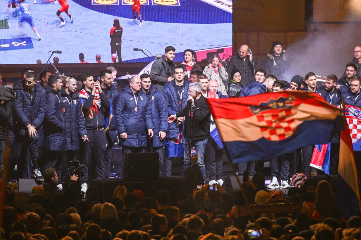 Zagreb: Svečani doček rukometnih reprezentativaca nakon osvojene bronce na Europskom prvenstvu Zagreb: Svečani doček rukometnih reprezentativaca nakon osvojene bronce na Europskom prvenstvu