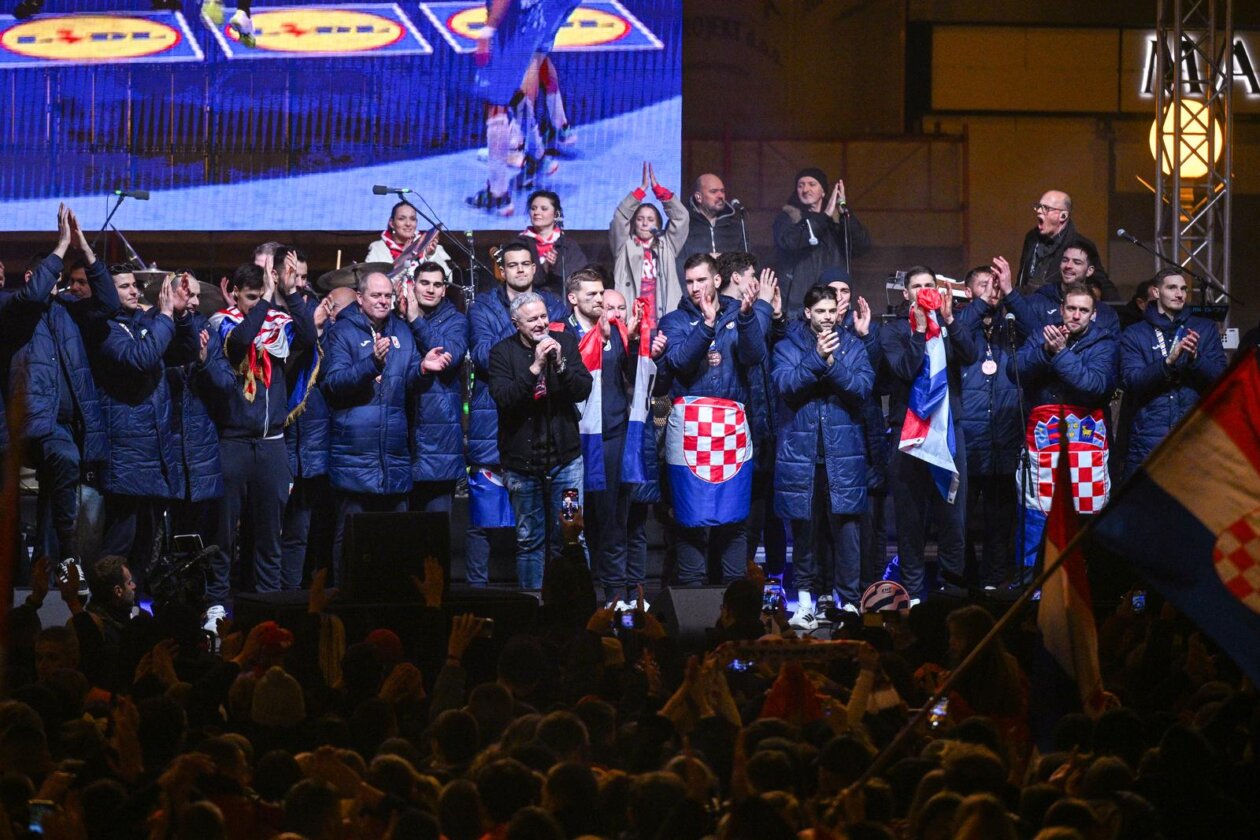Zagreb: Svečani doček rukometnih reprezentativaca nakon osvojene bronce na Europskom prvenstvu Zagreb: Svečani doček rukometnih reprezentativaca nakon osvojene bronce na Europskom prvenstvu