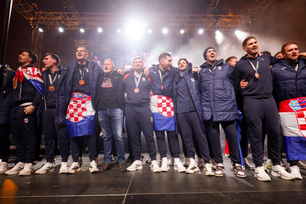 Zagreb: Svečani doček rukometnih reprezentativaca nakon osvojene bronce na Europskom prvenstvu Zagreb: Svečani doček rukometnih reprezentativaca nakon osvojene bronce na Europskom prvenstvu