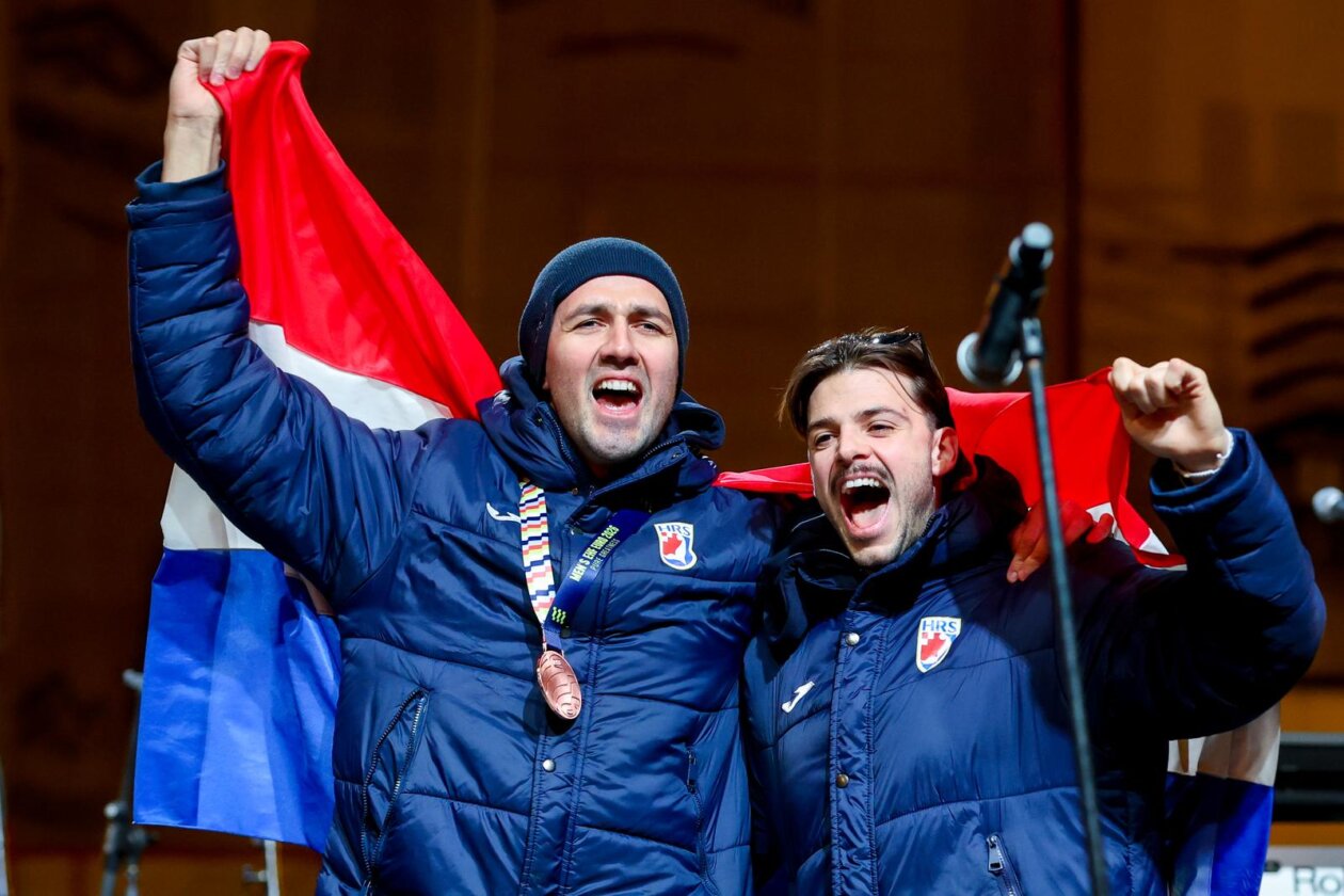 Zagreb: Svečani doček rukometnih reprezentativaca nakon osvojene bronce na Europskom prvenstvu Zagreb: Svečani doček rukometnih reprezentativaca nakon osvojene bronce na Europskom prvenstvu