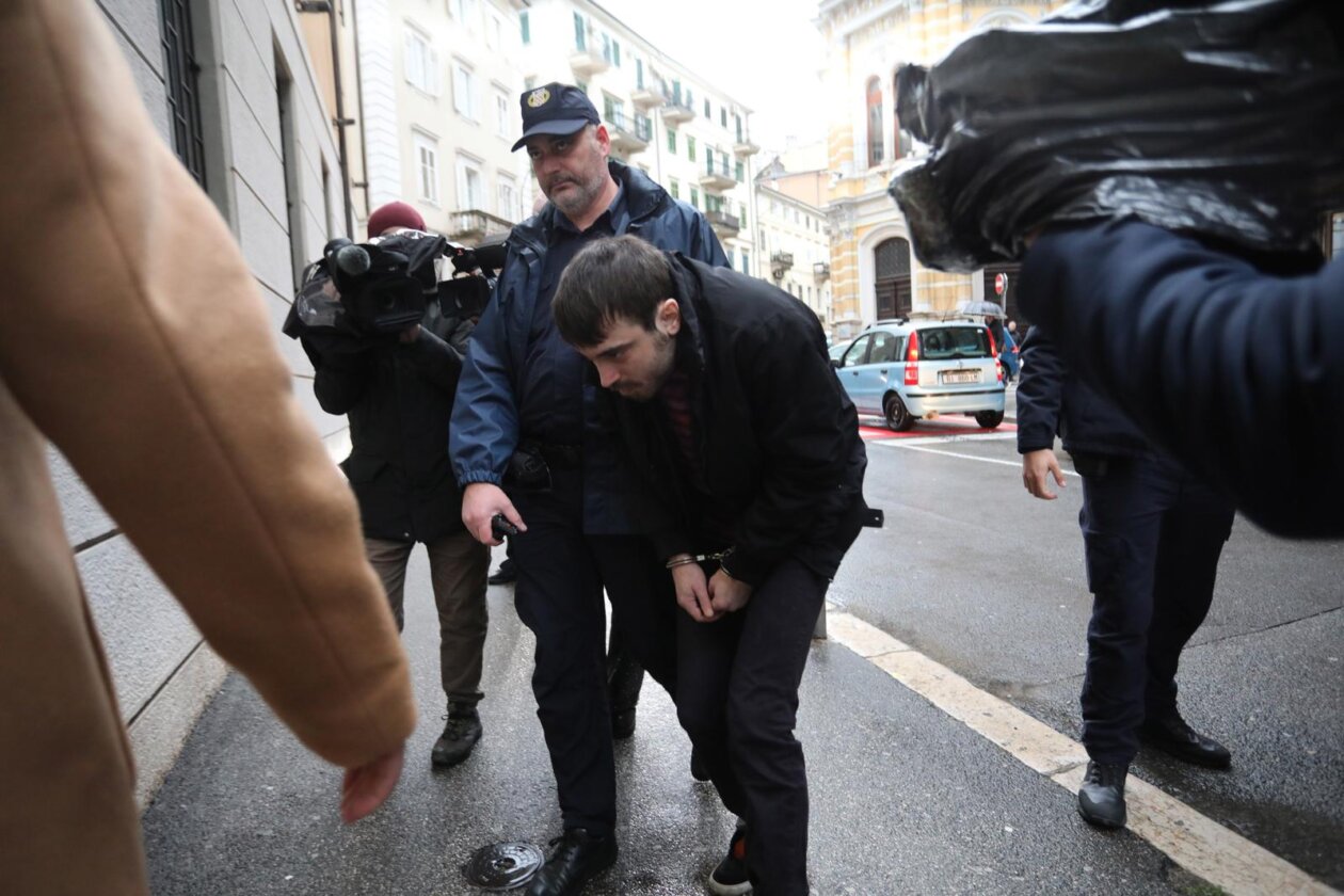 Rijeka: Privođenje osumnjičenih na ispitivanje u USKOK Rijeka: Privođenje osumnjičenih na ispitivanje u USKOK