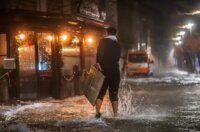 Kaštela: Ciklonalna plima poplavila rivu i okolne ulice Kaštela: Ciklonalna plima poplavila rivu i okolne ulice