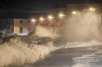 Kaštela: Ciklonalna plima poplavila rivu i okolne ulice Kaštela: Ciklonalna plima poplavila rivu i okolne ulice