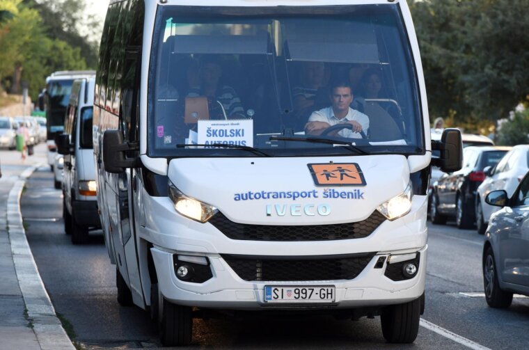 Šibenik: Učenici dolaze na nastavu prvog dana nove školske godine