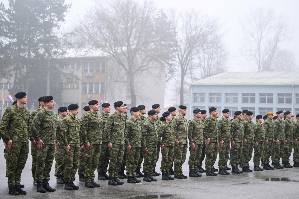 Zagreb: Svečani ispraćaj 8. hrvatskoga kontingenta u NATO-ovu aktivnost prednjih kopnenih snaga u Mađarsku Zagreb: Svečani ispraćaj 8. hrvatskoga kontingenta u NATO-ovu aktivnost prednjih kopnenih snaga u Mađarsku