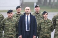 Zagreb: Svečani ispraćaj 8. hrvatskoga kontingenta u NATO-ovu aktivnost prednjih kopnenih snaga u Mađarsku Zagreb: Svečani ispraćaj 8. hrvatskoga kontingenta u NATO-ovu aktivnost prednjih kopnenih snaga u Mađarsku