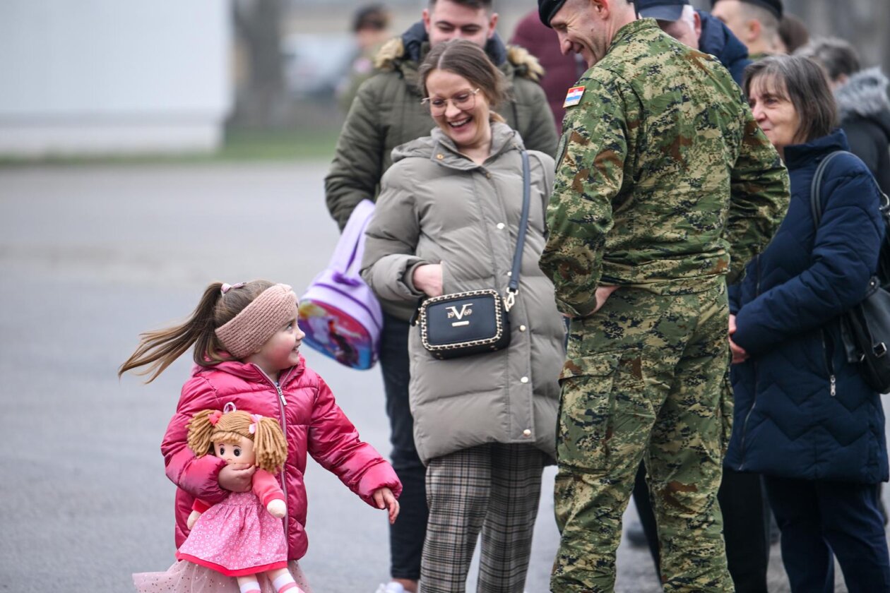 Zagreb: Svečani ispraćaj 8. hrvatskoga kontingenta u NATO-ovu aktivnost prednjih kopnenih snaga u Mađarsku Zagreb: Svečani ispraćaj 8. hrvatskoga kontingenta u NATO-ovu aktivnost prednjih kopnenih snaga u Mađarsku