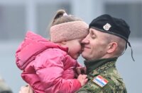 Zagreb: Svečani ispraćaj 8. hrvatskoga kontingenta u NATO-ovu aktivnost prednjih kopnenih snaga u Mađarsku Zagreb: Svečani ispraćaj 8. hrvatskoga kontingenta u NATO-ovu aktivnost prednjih kopnenih snaga u Mađarsku