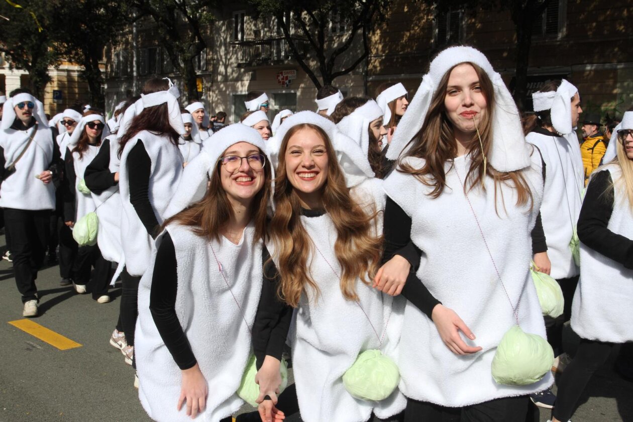 Rijeka: Tradicionalnom Međunarodnom karnevalskom povorkom završio 43. Riječki karneval
