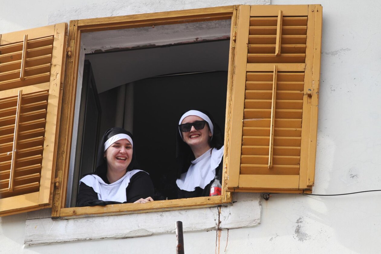 Rijeka: Tradicionalnom Međunarodnom karnevalskom povorkom završio 43. Riječki karneval