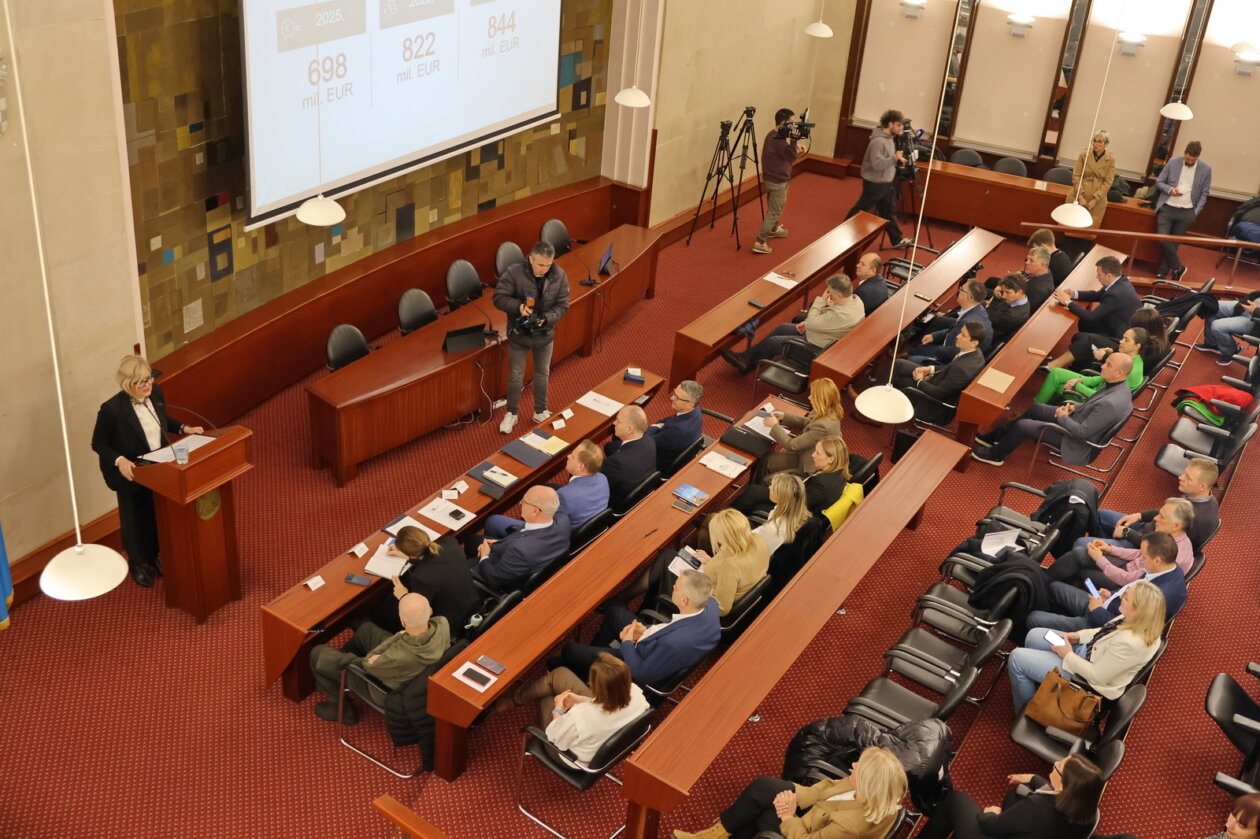 Sastanak-gradonacelnika-i-nacelnika-PGZ-s-ministrom-demoigrafije-Sipicem-1 Sastanak-gradonacelnika-i-nacelnika-PGZ-s-ministrom-demoigrafije-Sipicem-1
