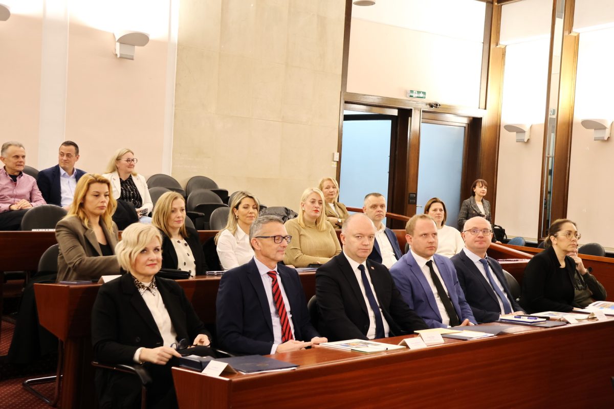 Sastanak-gradonacelnika-i-nacelnika-PGZ-s-ministrom-demoigrafije-Sipicem-3333-1200×800 Sastanak-gradonacelnika-i-nacelnika-PGZ-s-ministrom-demoigrafije-Sipicem-3333-1200×800