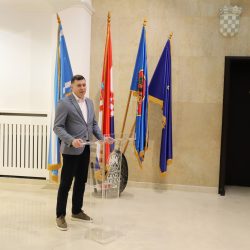 Branimir-Jukic-predsjednik-Hrvatskog-sahovskog-saveza-250×250 Branimir-Jukic-predsjednik-Hrvatskog-sahovskog-saveza-250×250