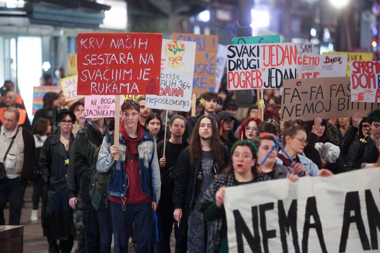 Rijeka: Noćni marš za Osmi mart Rijeka: Noćni marš za Osmi mart