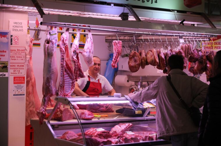 Rijeka: Bogata ponuda janjetine u mesnicama na tržnici