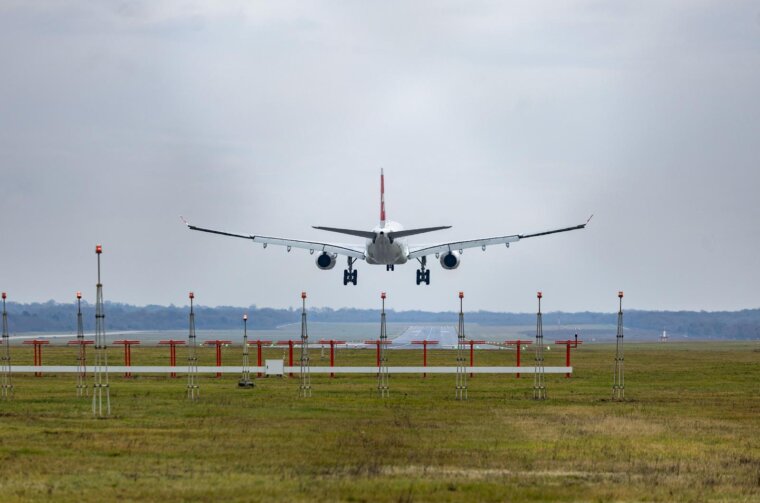 Pula: Trenažno letenje aviona zrakoplovne kompanije Swiss International Air Lines