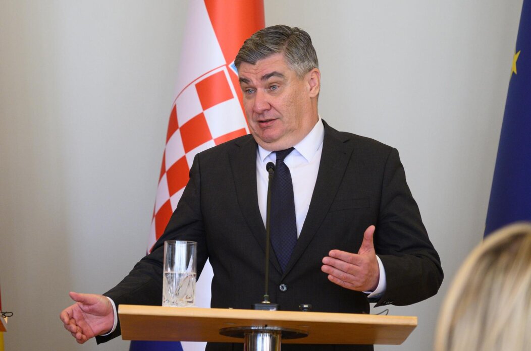 Zagreb: Izjave za medije predsjednice Sjeverne Makedonije Gordane Siljanovske-Davkove i Zorana Milanovića Zagreb: Izjave za medije predsjednice Sjeverne Makedonije Gordane Siljanovske-Davkove i Zorana Milanovića