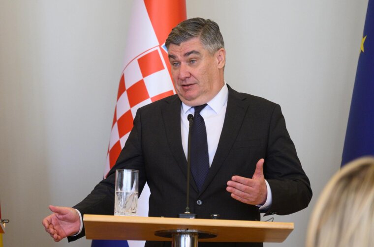 Zagreb: Izjave za medije predsjednice Sjeverne Makedonije Gordane Siljanovske-Davkove i Zorana Milanovića Zagreb: Izjave za medije predsjednice Sjeverne Makedonije Gordane Siljanovske-Davkove i Zorana Milanovića