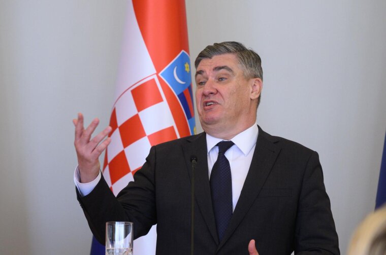 Zagreb: Izjave za medije predsjednice Sjeverne Makedonije Gordane Siljanovske-Davkove i Zorana Milanovića Zagreb: Izjave za medije predsjednice Sjeverne Makedonije Gordane Siljanovske-Davkove i Zorana Milanovića