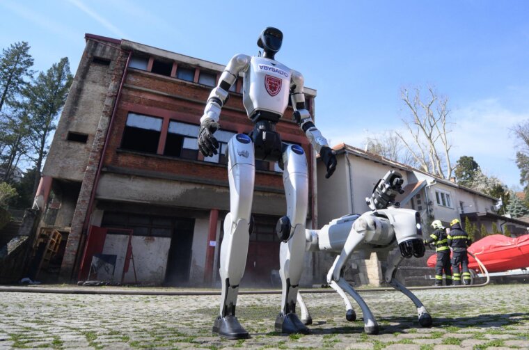 Zagreb: Demonstracija suradnje vatrogasne postrojbe i robotskog psa Unitree Go2