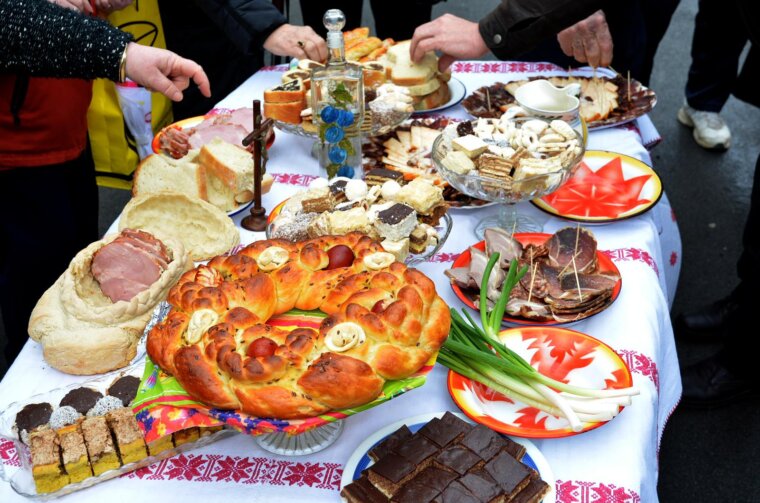 Bjelovar: Udruga ena Srce Bilogore rasprostrla stol s tradicionalnim uskrsnim delicijama
