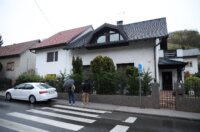 Istražitelji pred kućom Vedrana Pavleka Istražitelji pred kućom Vedrana Pavleka