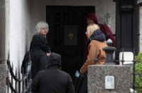 Istražitelji pred kućom Vedrana Pavleka Istražitelji pred kućom Vedrana Pavleka