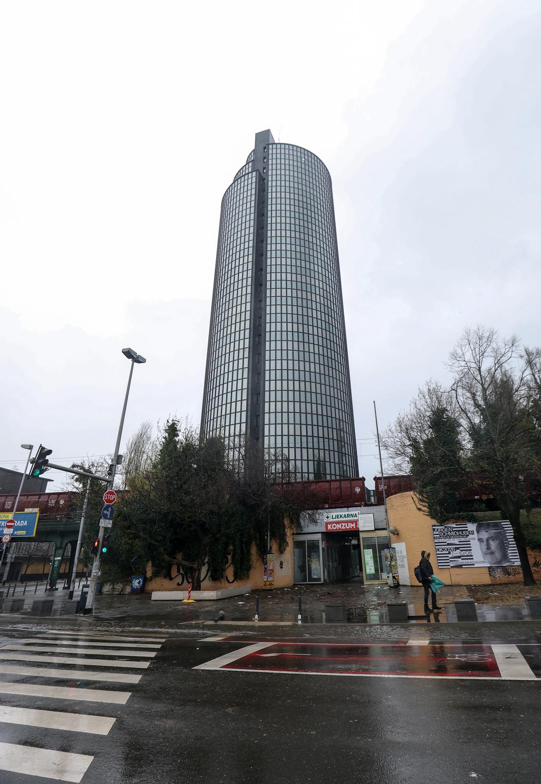 Zagreb: Usljed  jakog nevremena oštećen i Dom Dražena Petrovića