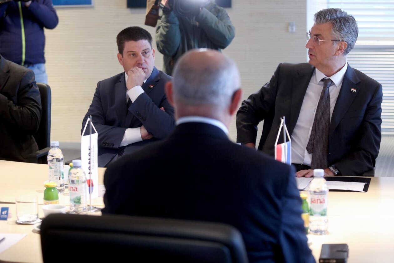Premijer Plenković posjetio je LNG Terminal i JANAF Terminal Premijer Plenković posjetio je LNG Terminal i JANAF Terminal