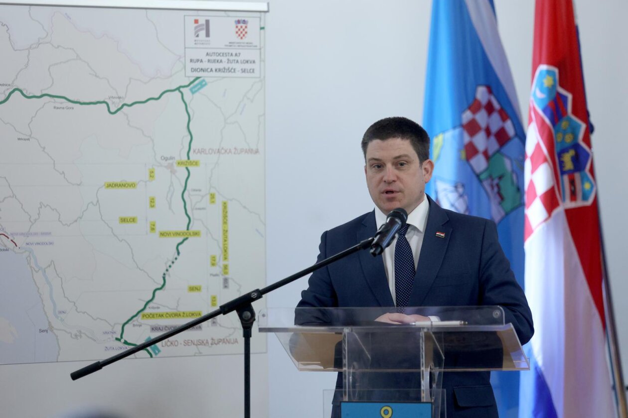 Premijer Plenković posjetio je LNG Terminal i JANAF Terminal Premijer Plenković posjetio je LNG Terminal i JANAF Terminal