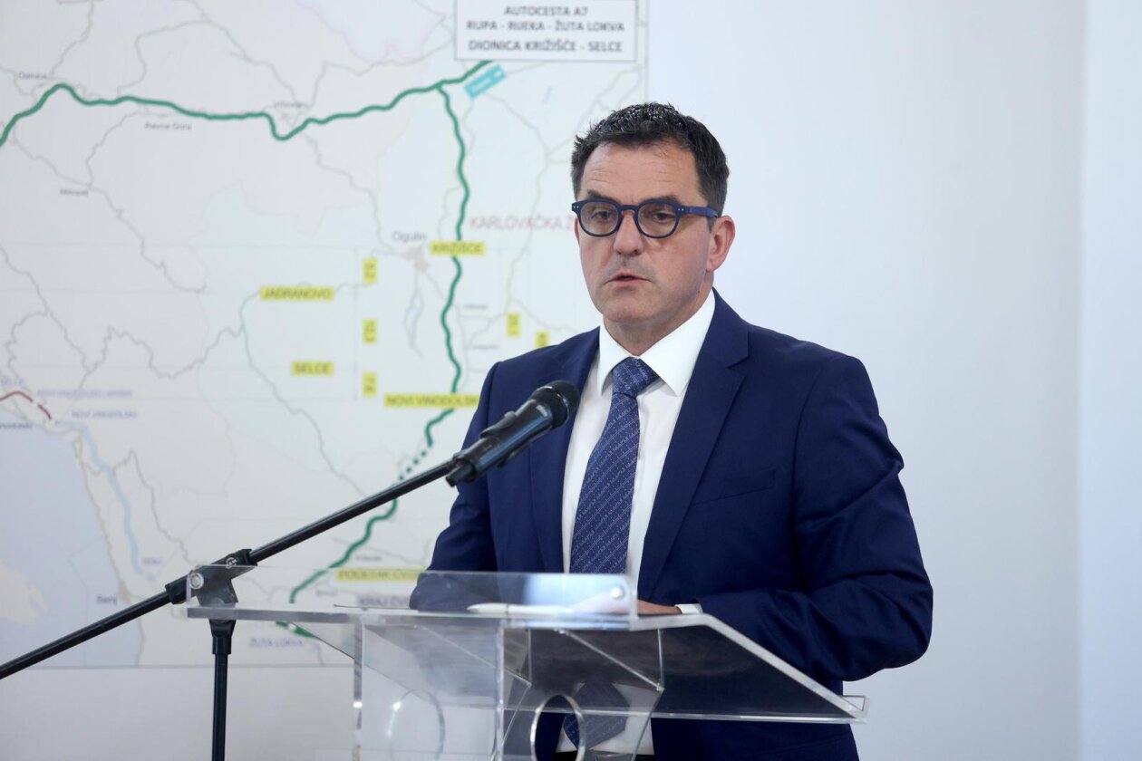 Premijer Plenković posjetio je LNG Terminal i JANAF Terminal Premijer Plenković posjetio je LNG Terminal i JANAF Terminal