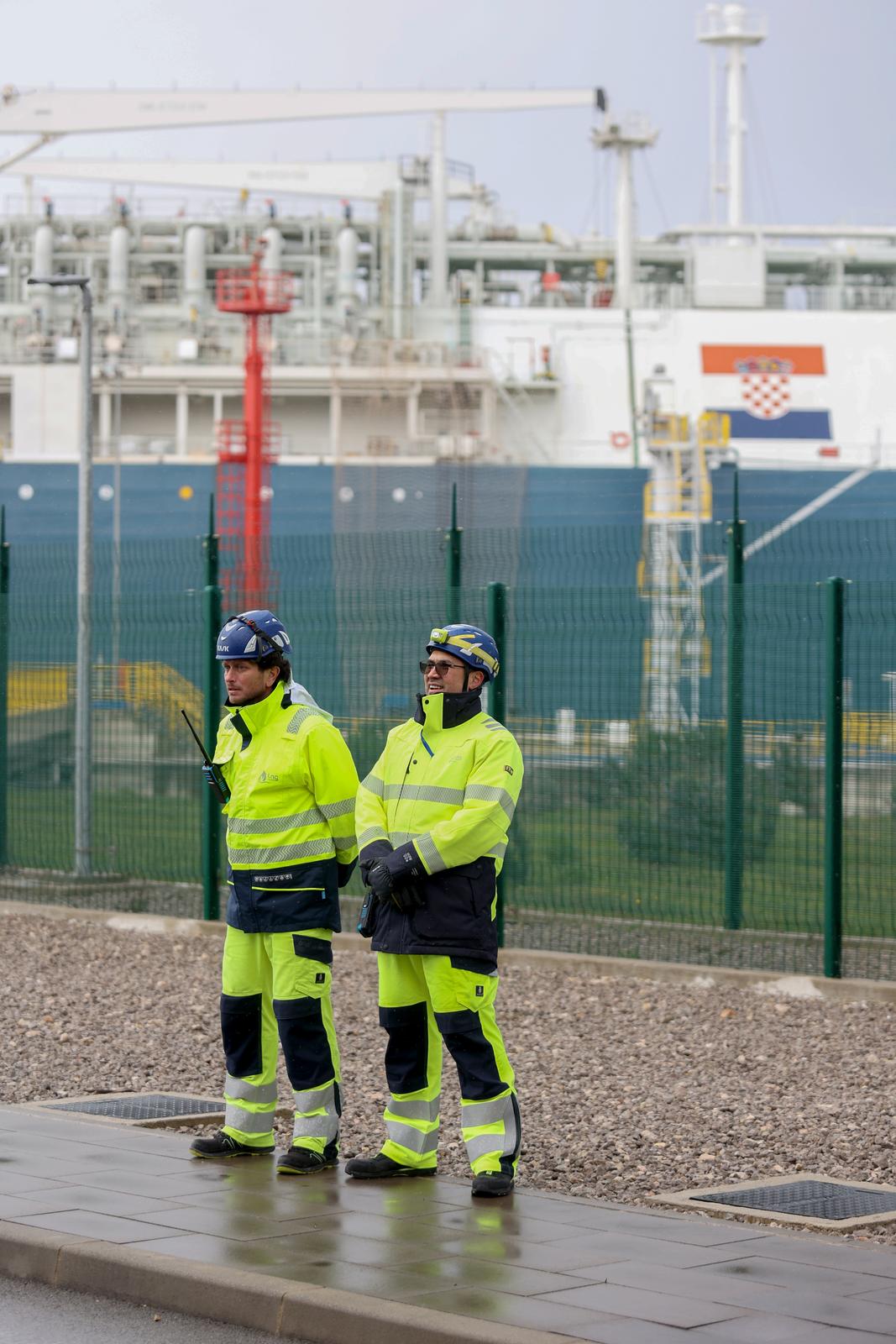 Premijer Plenković posjetio je LNG Terminal i JANAF Terminal Premijer Plenković posjetio je LNG Terminal i JANAF Terminal