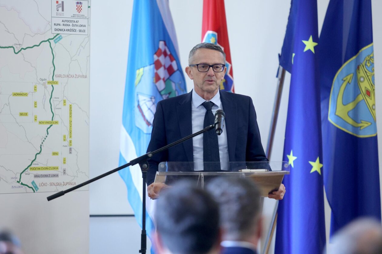 Premijer Plenković posjetio je LNG Terminal i JANAF Terminal Premijer Plenković posjetio je LNG Terminal i JANAF Terminal