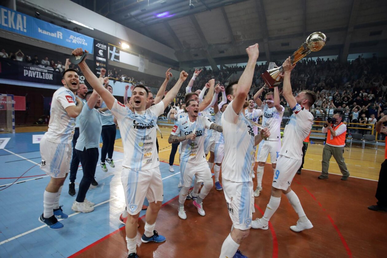 Futsalaši Rijeke svladali Dinamo 7:1 i osvojili svoj prvi trofej Hrvatskog kupa u povijesti Futsalaši Rijeke svladali Dinamo 7:1 i osvojili svoj prvi trofej Hrvatskog kupa u povijesti