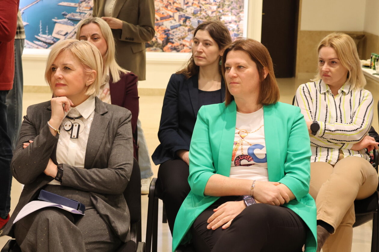 Potpisani-ugovore-za-nadstandne-programe-u-zdravstvu-i-socijali-16 Potpisani-ugovore-za-nadstandne-programe-u-zdravstvu-i-socijali-16