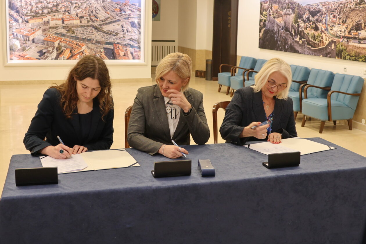 Potpisani-ugovore-za-nadstandne-programe-u-zdravstvu-i-socijali-25 Potpisani-ugovore-za-nadstandne-programe-u-zdravstvu-i-socijali-25