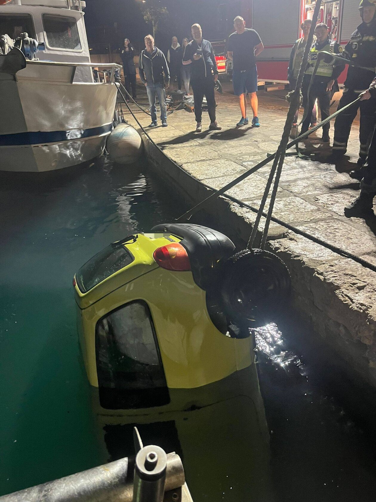 AUTO U MORU KRK 16 AUTO U MORU KRK 16