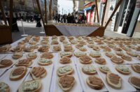 Rijeka: Podjela sendviča sa bakalarom, tunom i lososom na Veliki petak Rijeka: Podjela sendviča sa bakalarom, tunom i lososom na Veliki petak