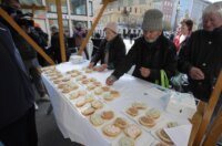 Rijeka: Podjela sendviča sa bakalarom, tunom i lososom na Veliki petak Rijeka: Podjela sendviča sa bakalarom, tunom i lososom na Veliki petak