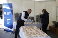 Rijeka: Podjela sendviča sa bakalarom, tunom i lososom na Veliki petak Rijeka: Podjela sendviča sa bakalarom, tunom i lososom na Veliki petak