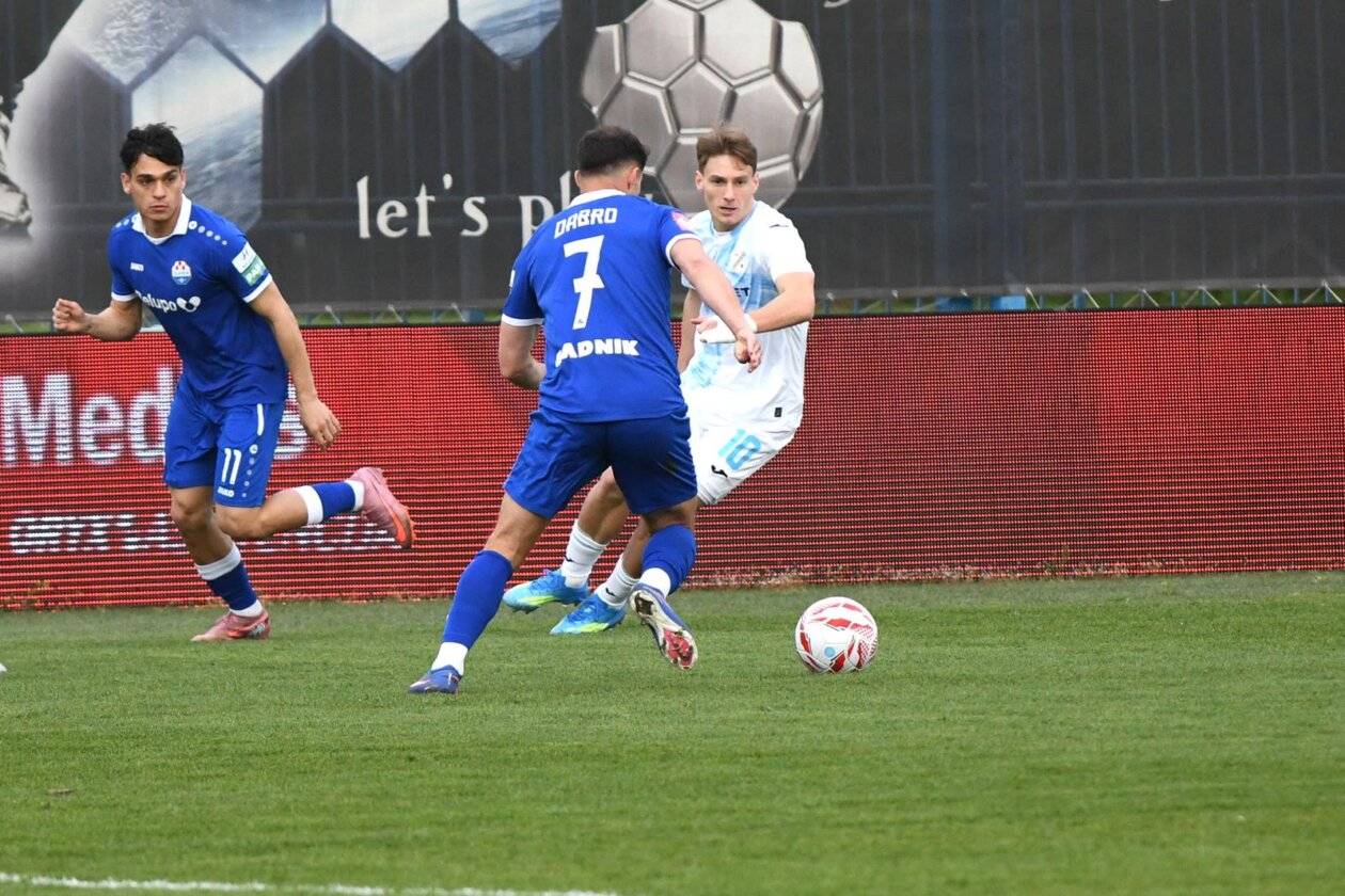 Slaven Belupo i Rijeka sastali se u 28. kolu SuperSport HNL-a Slaven Belupo i Rijeka sastali se u 28. kolu SuperSport HNL-a